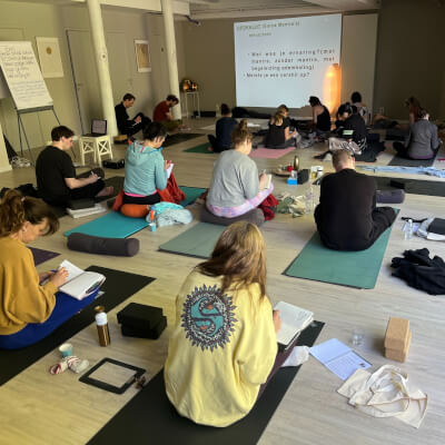 Zonnegroeten & Ademhaling (12 uren Training)
